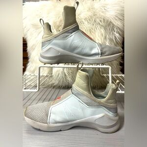 Women’s pumas shoes